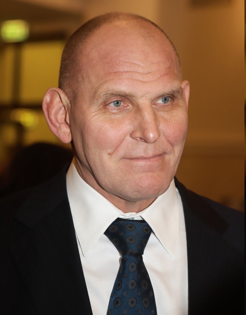 Александр Карелин