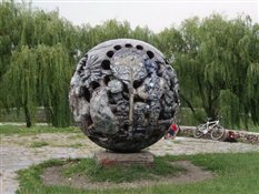 «Шаровые» памятники Украины 