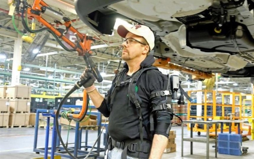 Экзоскелет уменьшает нагрузку на тело человека