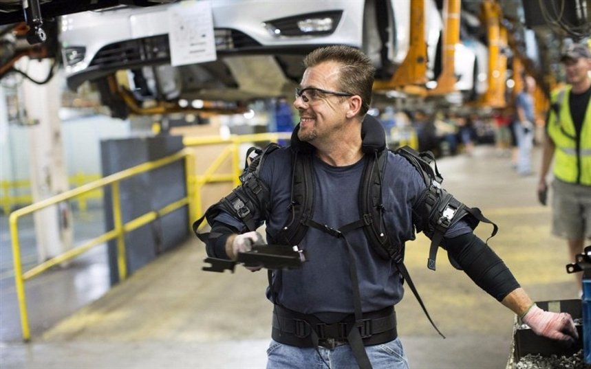 Оператор в экзоскелете