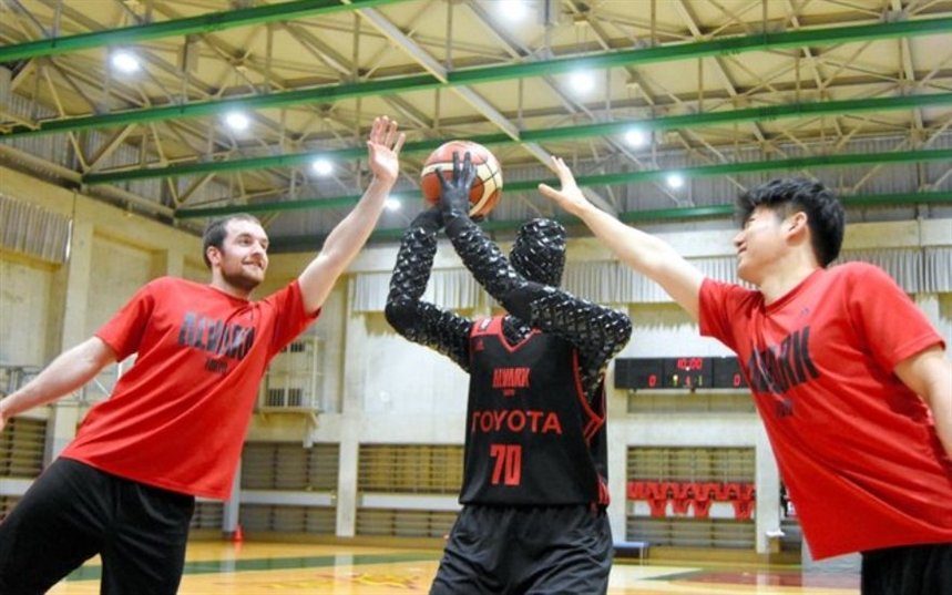 Робот-баскетболист