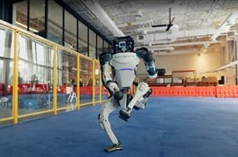 Новогоднее поздравление от Boston Dynamics с танцующими роботами