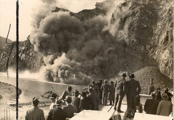 Взряв динамита Взряв динамита