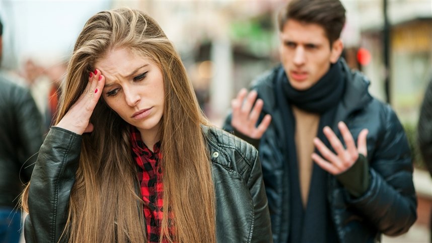 Пара ссорится Пара ссорится