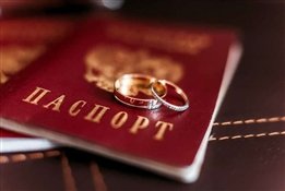 Я не хочу брать его фамилию: реальные истории женщин