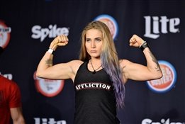 Красота с кулаками: самые известные женщины-бойцы ММА