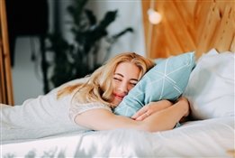 Новый тренд самопомощи: лежание в кровати весь день