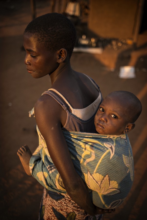 Девочка с ребенком Девочка с ребенком