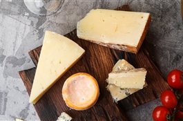 Твердый и мягкий, с душком и без: как варить сыр, не выходя из дома