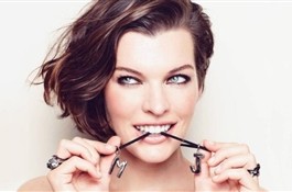 Мила Йовович растрогала фанатов исполнением украинской народной песни