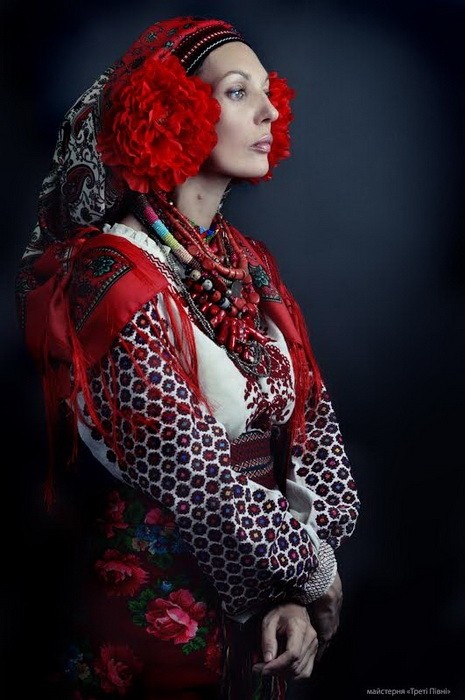 Украинки в национальных нарядах