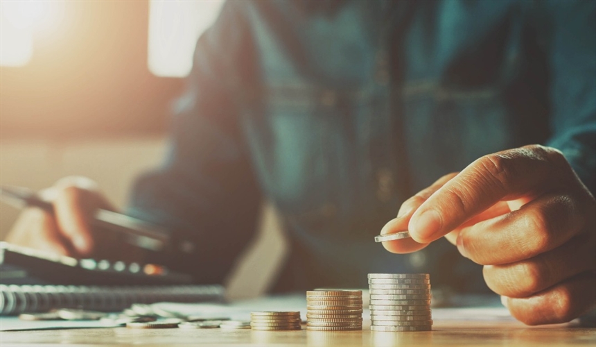 Деньги на столе  Деньги на столе