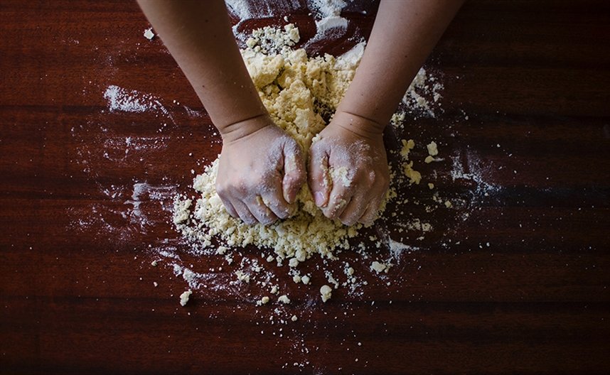 Печь хлеб Печь хлеб