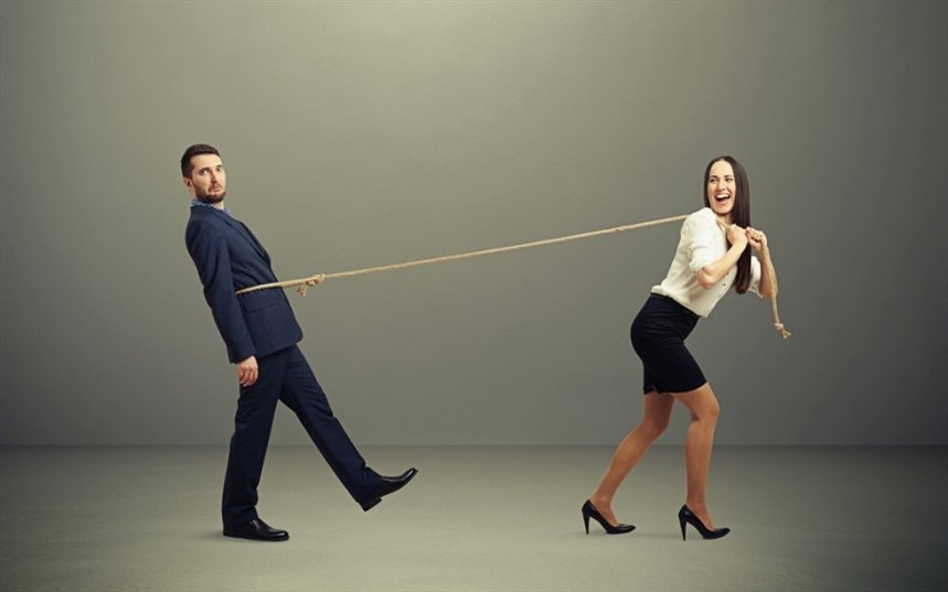 Приставучая девушка