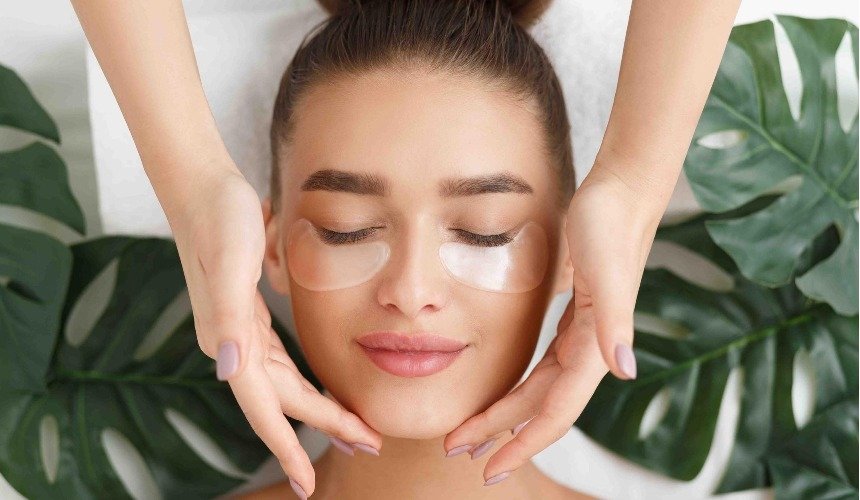 Женщина с патчами 