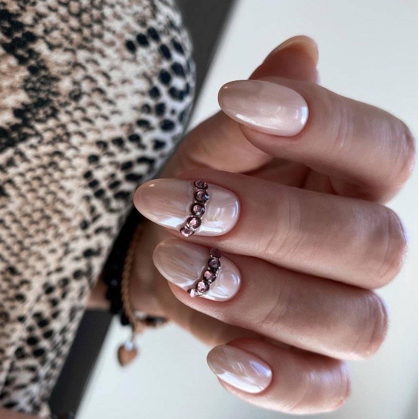 Когда делать маникюр в январе 2023