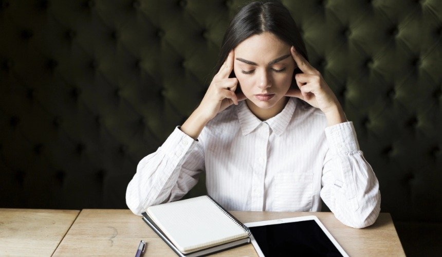 Сконцентрированная девушка Сконцентрированная девушка