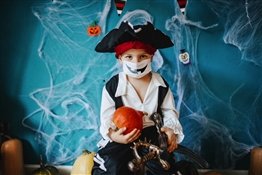 Безопасно ли отмечать Хэллоуин во время коронавируса? Мнение экспертов