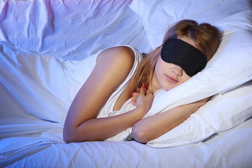 devuschka_spit_v_maske devuschka_spit_v_maske