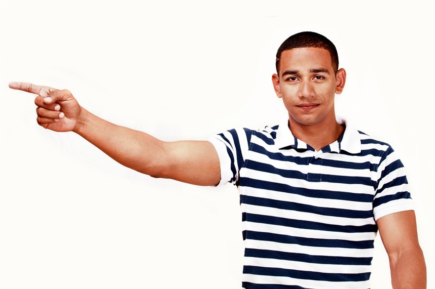 paren_ukazivaet_palcem paren_ukazivaet_palcem