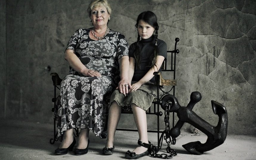 Мама нацепила оковы на дочку Мама нацепила оковы на дочку