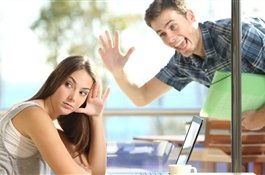 Мы навязываемся, потому что боимся тишины?