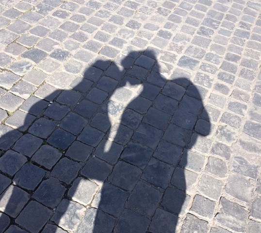 эван питерс и эмма робертс