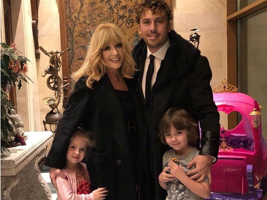 Алла с семьёй Алла с семьёй