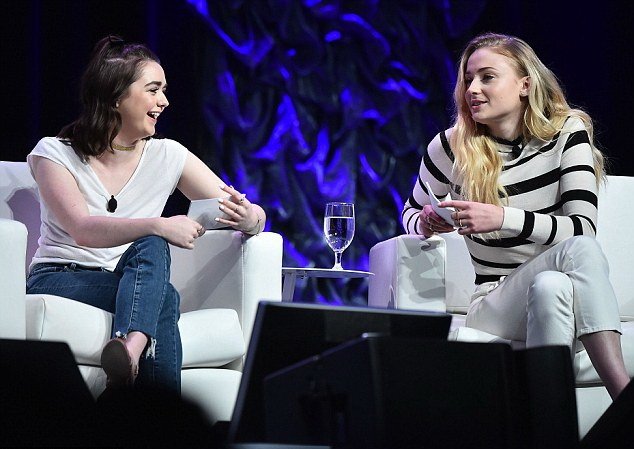 софи тернер и мэйси уильямс софи тернер и мэйси уильямс