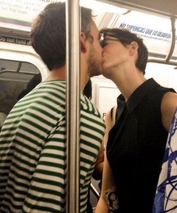 Энн Хэтэуэй и Адам Шульман