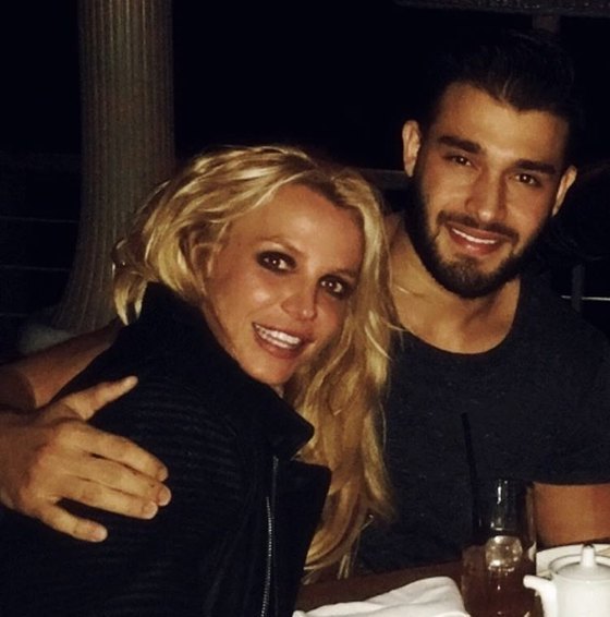 бритни спирс и сэм асгара роман