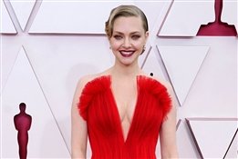 На яркой стороне: 7 самых эффектных платьев премии «Оскар - 2021»